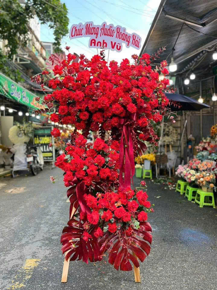 Kệ hoa khai trương may mắn